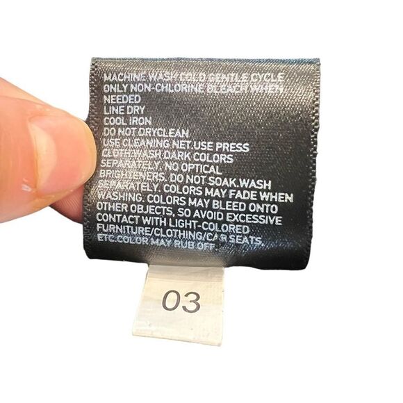 Uniqlo black pencil skirt. Size xs - Picture 2 of 7